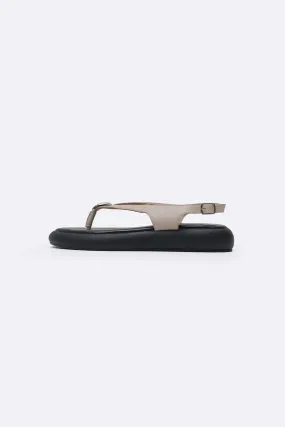 BUTTON FLIP SANDALS