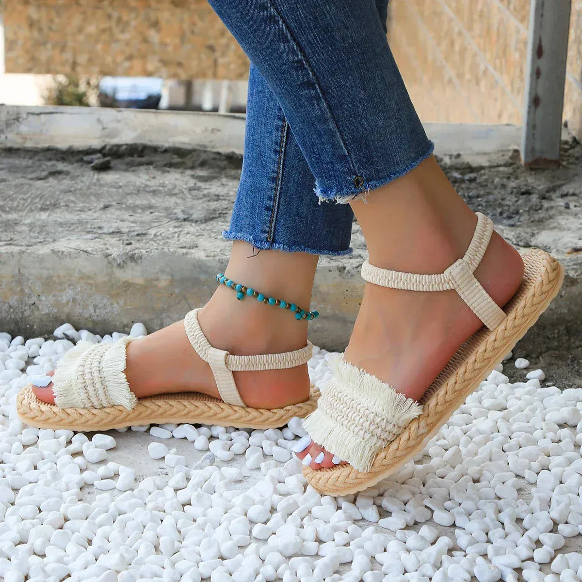 Elegant and lightweight sandals for summer