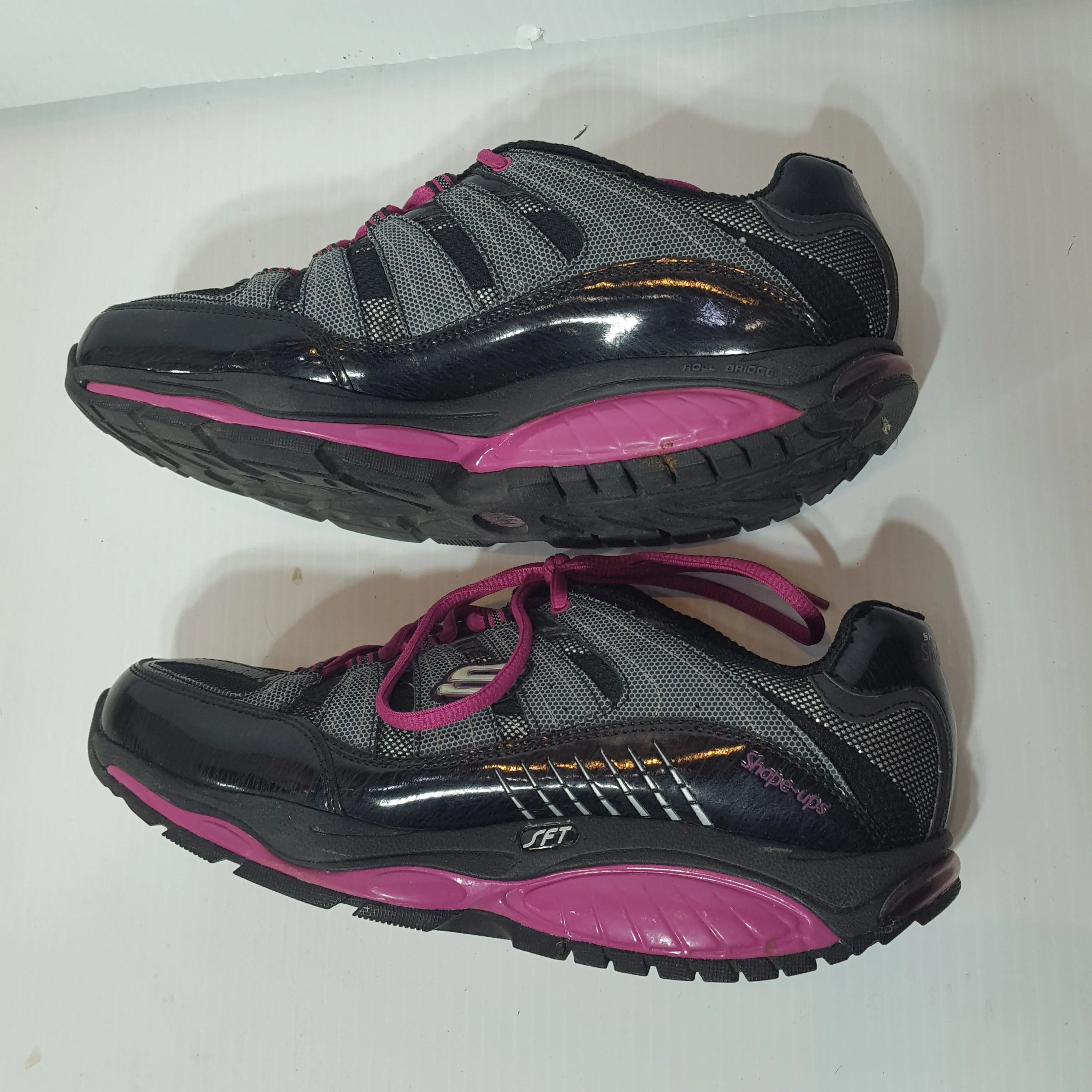 Skechers Womens Sneakers - Size 8.5 - Pre-owned - AWJRT5